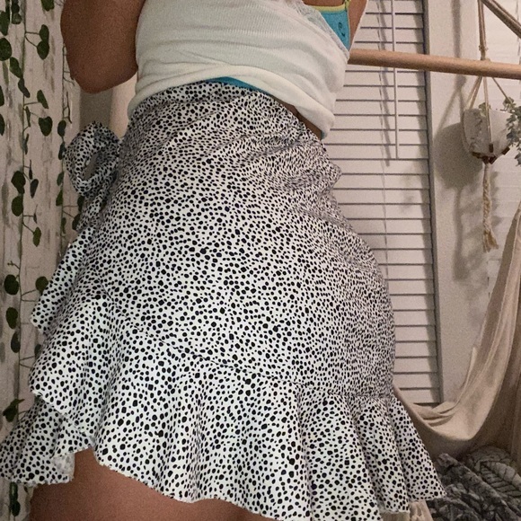 Dotted Skirt with Bow - Picture 2 of 4